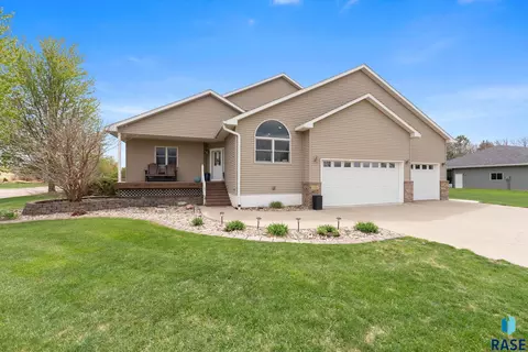 1005 Walnut St, Beresford, SD 57004