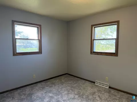 Bedroom - 500 E 9th St, Bridgewater, SD 57319 photo 4 of 7