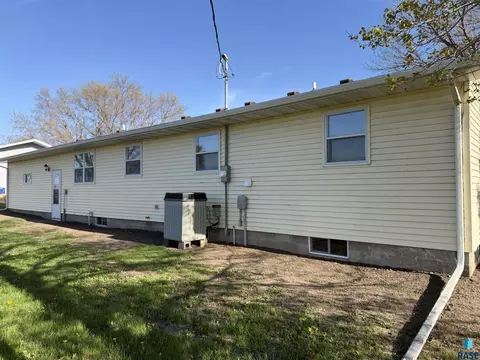 Exterior - 500 E 9th St, Bridgewater, SD 57319 photo 2 of 5