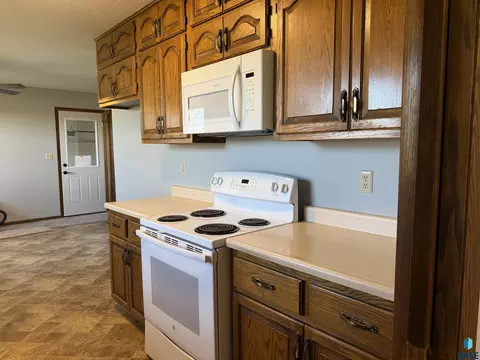Kitchen - 500 E 9th St, Bridgewater, SD 57319 photo 3 of 4