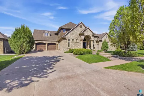 217 W 77th St, Sioux Falls, SD 57108