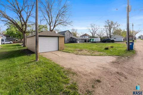 Exterior - 422 E 2nd St, Parker, SD 57053 photo 6 of 8