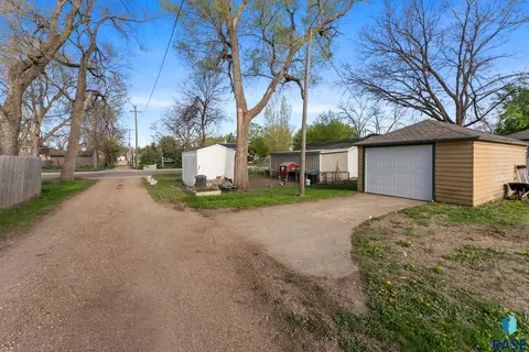 Exterior - 422 E 2nd St, Parker, SD 57053 photo 7 of 8