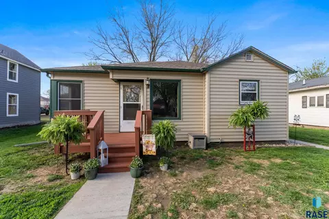 422 E 2nd St, Parker, SD 57053