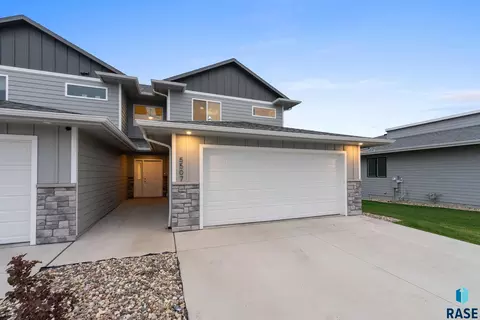 5507 W Liberator Cir, Sioux Falls, SD 57107