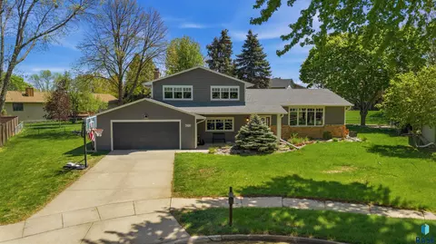 4712 S Birchwood Ave, Sioux Falls, SD 57103