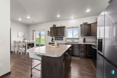 Kitchen - 3003 S Broek Dr, Sioux Falls, SD 57106 photo 7 of 7