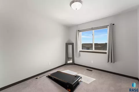 Bedroom - 3003 S Broek Dr, Sioux Falls, SD 57106 photo 4 of 4