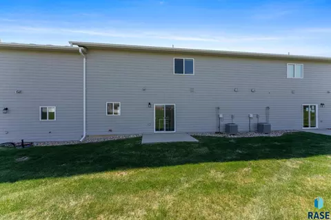 Exterior - 3003 S Broek Dr, Sioux Falls, SD 57106 photo 3 of 4