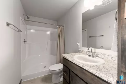 Bath - 3003 S Broek Dr, Sioux Falls, SD 57106 photo 2 of 4