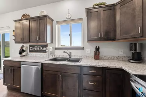 Kitchen - 3003 S Broek Dr, Sioux Falls, SD 57106 photo 4 of 7
