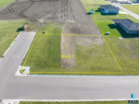 1303 Willard Ln, Larchwood, IA 51241