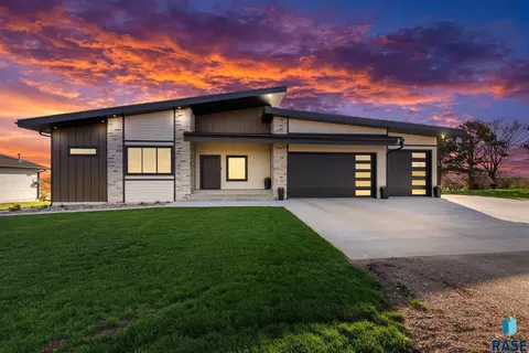 6319 Stoney Pt, Wentworth, SD 57075