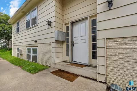 218 N Summit Ave, Sioux Falls, SD 57104