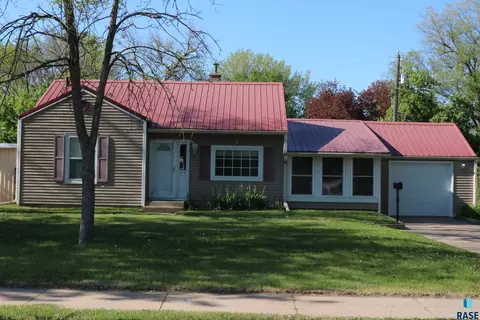 212 W 41st St, Sioux Falls, SD 57105