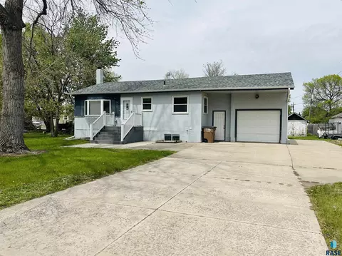 810 E Hermosa Dr, Sioux Falls, SD 57104
