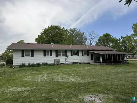 Exterior - 632 S Albert St, Freeman, SD 57029 photo 5 of 8