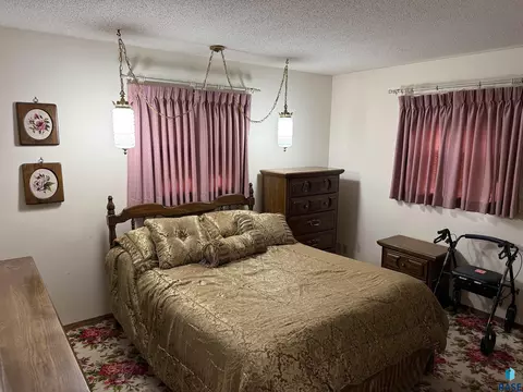 Bedroom - 632 S Albert St, Freeman, SD 57029 photo 4 of 8