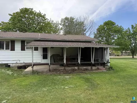 Exterior - 632 S Albert St, Freeman, SD 57029 photo 6 of 8