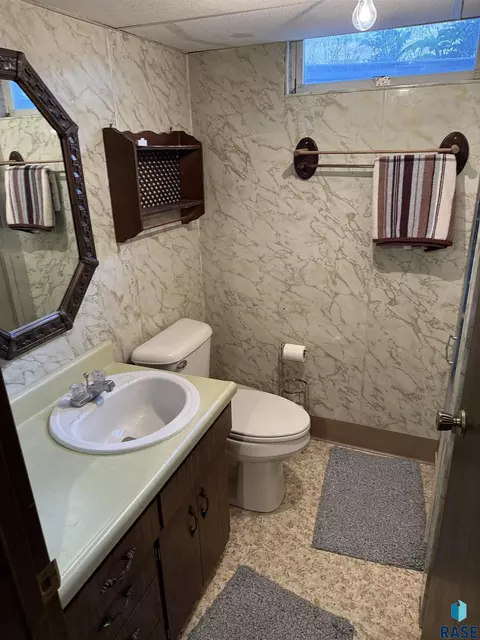 Bath - 632 S Albert St, Freeman, SD 57029 photo 5 of 6