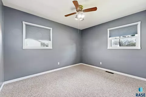 Bedroom - 2404 E 19th St, Sioux Falls, SD 57103 photo 3 of 6