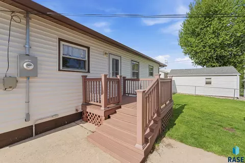 Exterior - 2404 E 19th St, Sioux Falls, SD 57103 photo 2 of 4