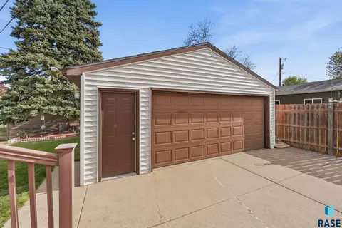 Other - 2404 E 19th St, Sioux Falls, SD 57103 photo 14 of 14