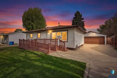 2404 E 19th St, Sioux Falls, SD 57103