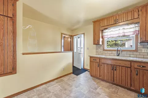 Other - 2404 E 19th St, Sioux Falls, SD 57103 photo 3 of 14