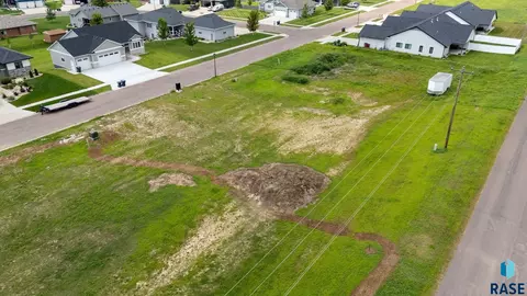 425 W 5th St, Crooks, SD 57020 photo 2