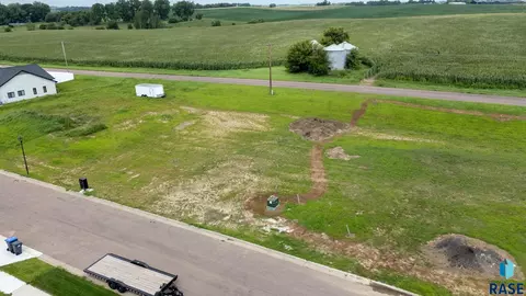 425 W 5th St, Crooks, SD 57020 photo 4