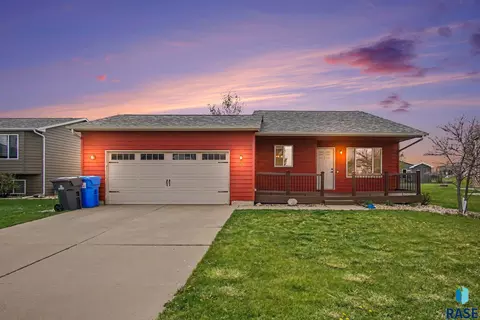 505 Cottonwood Dr, Harrisburg, SD 57032