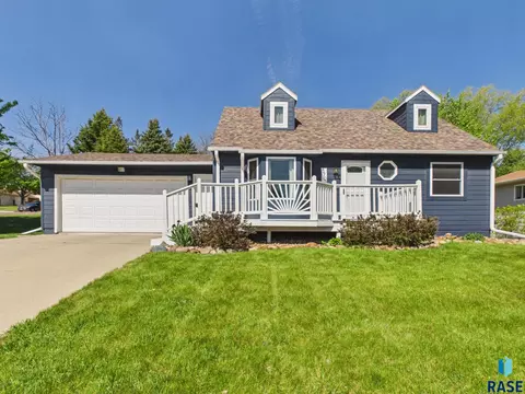 5701 W Coughran Ct, Sioux Falls, SD 57106