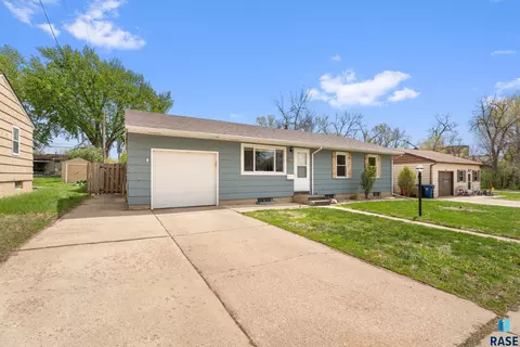 1716 S Olive Dr, Sioux Falls, SD 57103