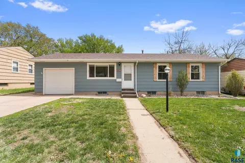 1716 S Olive Dr, Sioux Falls, SD 57103