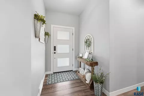 Entry Way - 6616 E 33rd St, Sioux Falls, SD 57110 photo 1 of 3
