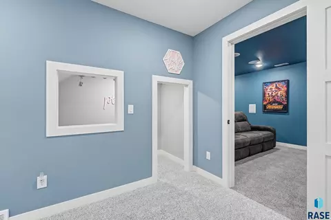 Entry Way - 6616 E 33rd St, Sioux Falls, SD 57110 photo 3 of 3