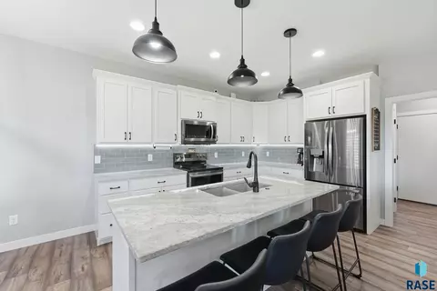 Kitchen - 6616 E 33rd St, Sioux Falls, SD 57110 photo 2 of 3