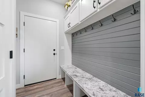Entry Way - 6616 E 33rd St, Sioux Falls, SD 57110 photo 2 of 3