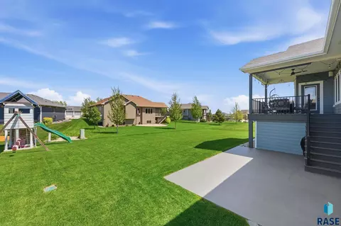 Exterior - 6616 E 33rd St, Sioux Falls, SD 57110 photo 2 of 3