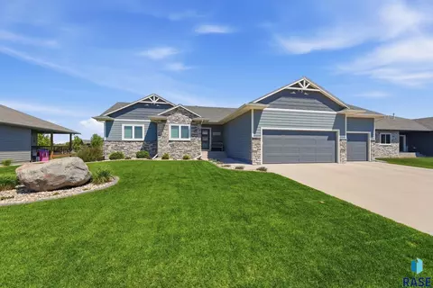 6616 E 33rd St, Sioux Falls, SD 57110
