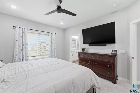 Bedroom - 6616 E 33rd St, Sioux Falls, SD 57110 photo 6 of 9