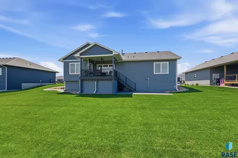 Exterior - 6616 E 33rd St, Sioux Falls, SD 57110 photo 3 of 3