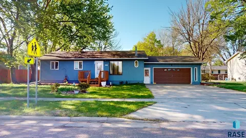 421 W Charish St, Tea, SD 57064