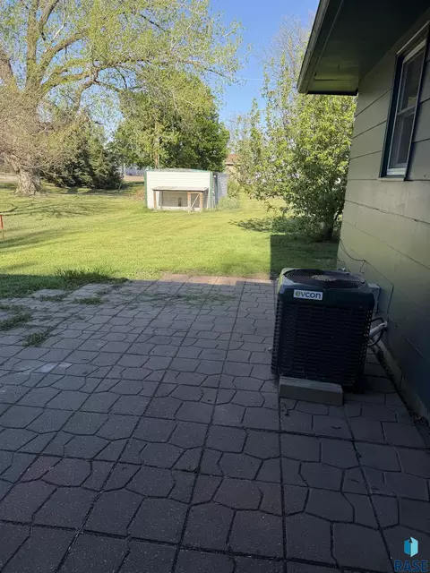 204 S East St, Menno, SD 57045 photo 3