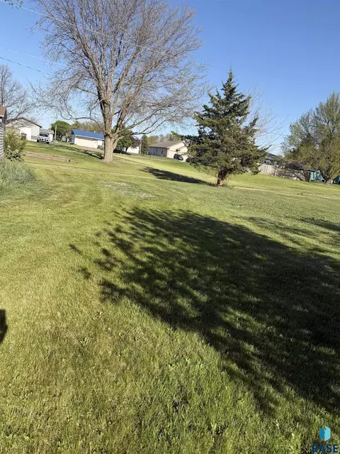 204 S East St, Menno, SD 57045 photo 2