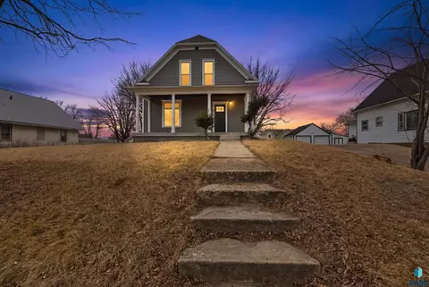 203 S Sherman Ave, Colton, SD 57018