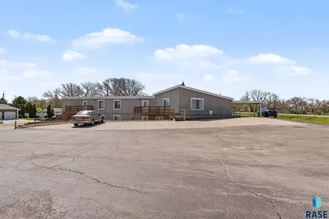 516 N Highland Ave, Madison, SD 57042