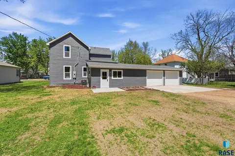 Exterior - 446 E 2nd St, Parker, SD 57053 photo 2 of 4
