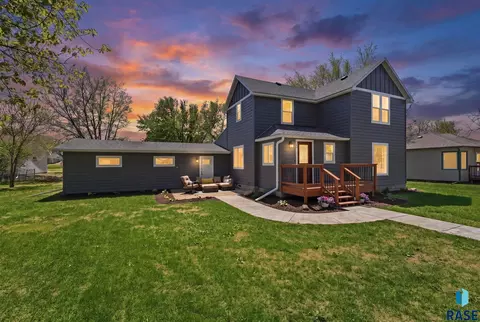 Exterior - 446 E 2nd St, Parker, SD 57053 photo 4 of 4